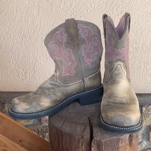 Women's Ariat Fatbaby distressed leather western boots sz 9.5 M